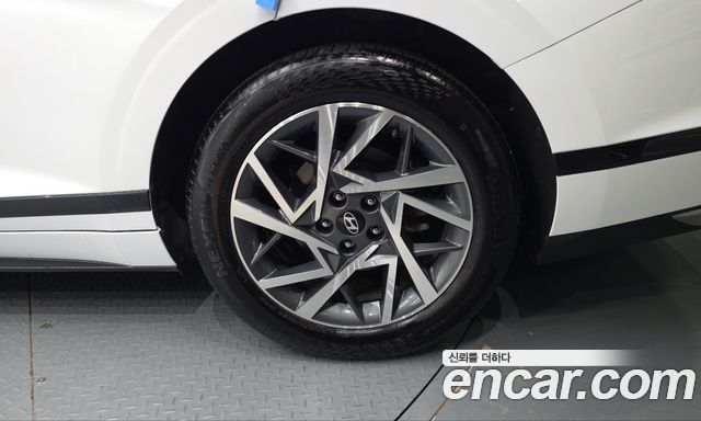 Hyundai Grandeur (GN7) 2,5 Gasoline 2WD Premium 2023 — фото 21