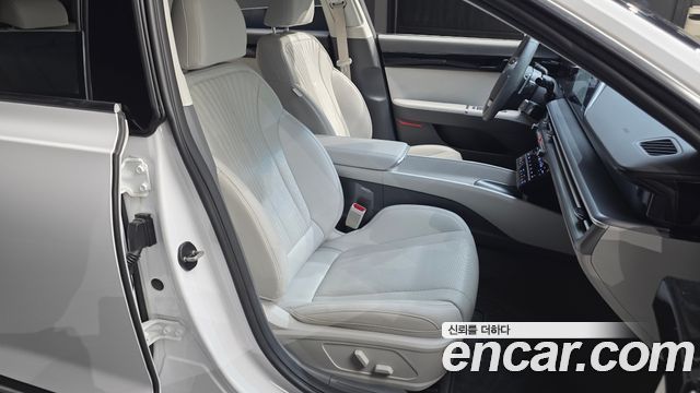 Hyundai Grandeur (GN7) 2,5 Gasoline 2WD Premium 2023 — фото 26