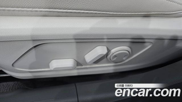 Hyundai Grandeur (GN7) 2,5 Gasoline 2WD Premium 2023 — фото 31