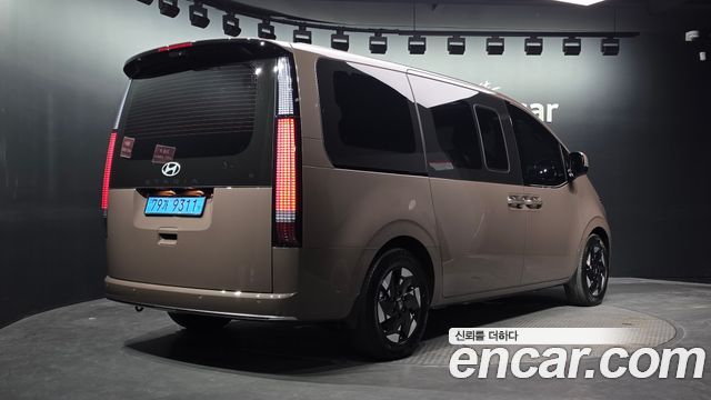 Hyundai Staria EV Lounge 11-Seater Prestige 2027 — фото 2