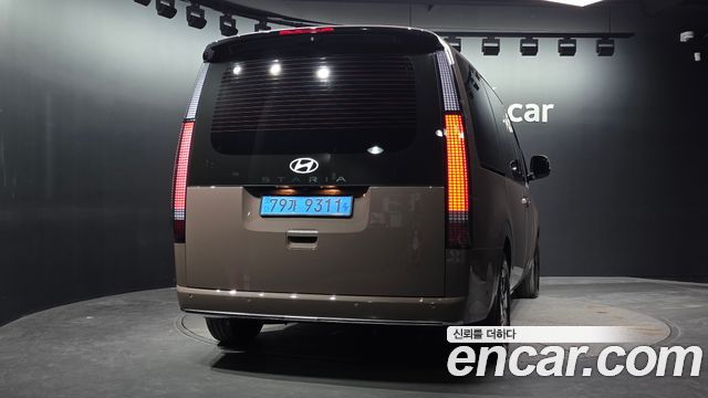 Hyundai Staria EV Lounge 11-Seater Prestige 2027 — фото 4