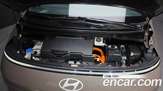 Hyundai Staria EV Lounge 11-Seater Prestige 2027 — фото 6