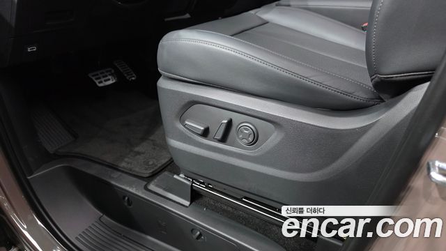 Hyundai Staria EV Lounge 11-Seater Prestige 2027 — фото 18