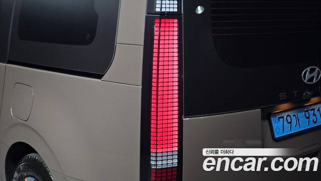 Hyundai Staria EV Lounge 11-Seater Prestige 2027 — фото 23