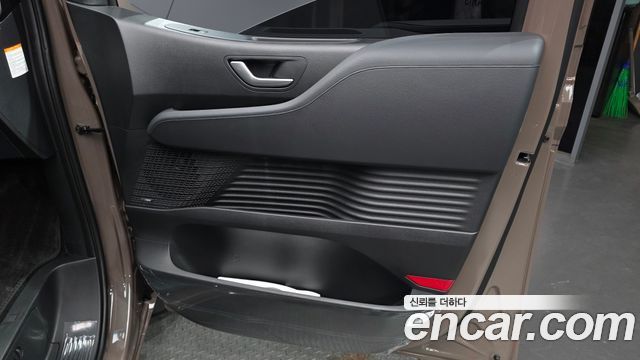 Hyundai Staria EV Lounge 11-Seater Prestige 2027 — фото 25