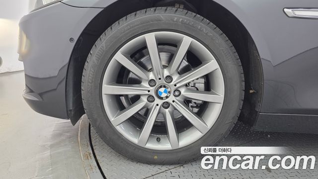 BMW 5 Series (F10) 528i 2014 — фото 5