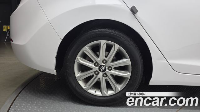 Hyundai Avante 1.6 GDi Modern Standard 2015 — фото 5