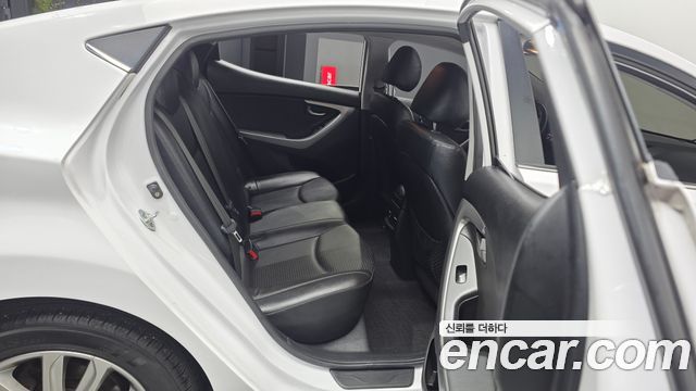 Hyundai Avante 1.6 GDi Modern Standard 2015 — фото 12