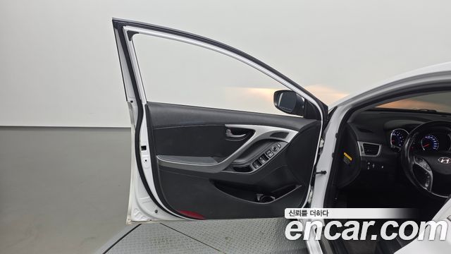 Hyundai Avante 1.6 GDi Modern Standard 2015 — фото 24