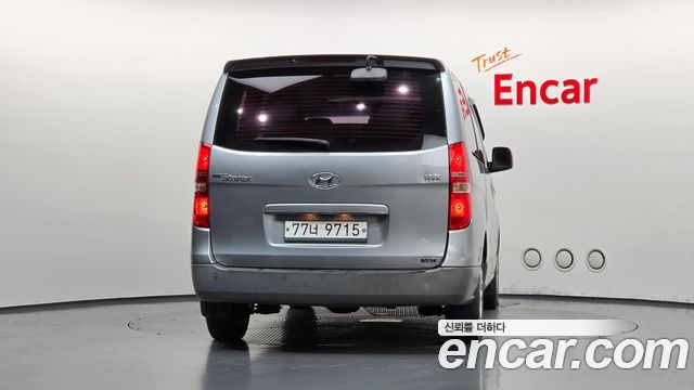 Hyundai Grand Starex 11-Seater Wagon HVX VIP PACK 2012 — фото 4