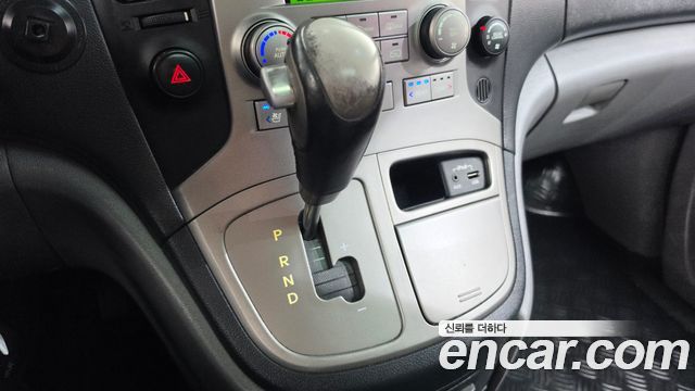 Hyundai Grand Starex 11-Seater Wagon HVX VIP PACK 2012 — фото 9
