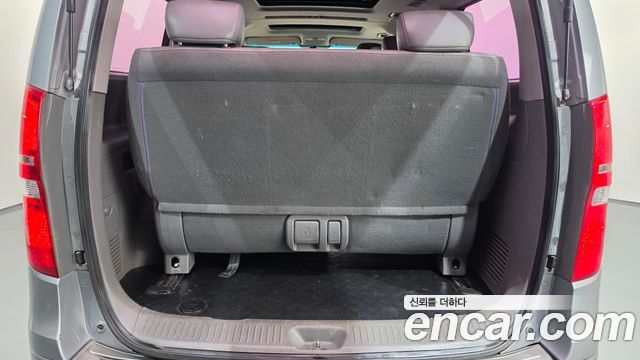 Hyundai Grand Starex 11-Seater Wagon HVX VIP PACK 2012 — фото 20