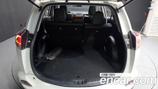 Toyota RAV4 2.5 2WD 4th 2018 — фото 20