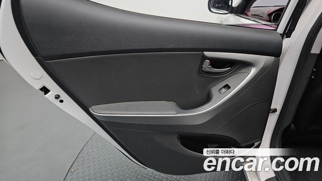 Hyundai Avante 1.6 VGT Modern Standard 2014 — фото 25