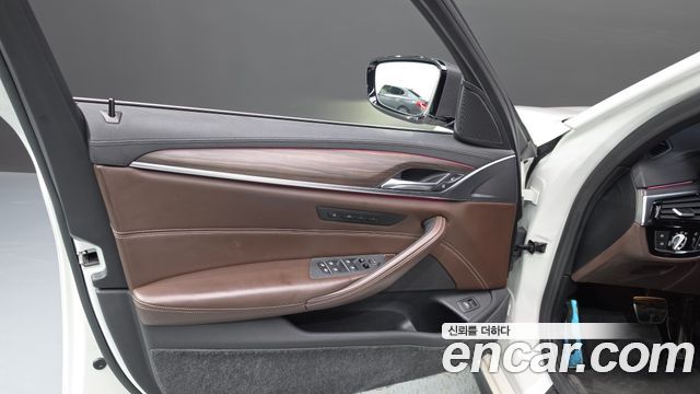 BMW 5 Series (G30) 530i xDrive M Sport Package Plus 2018 — фото 24