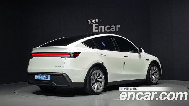 Tesla Model Y Long Range AWD 2025 — фото 2