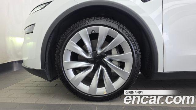 Tesla Model Y Long Range AWD 2025 — фото 5