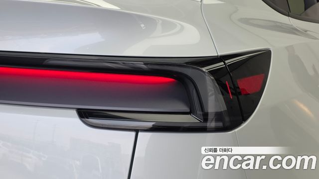 Tesla Model Y Long Range AWD 2025 — фото 23