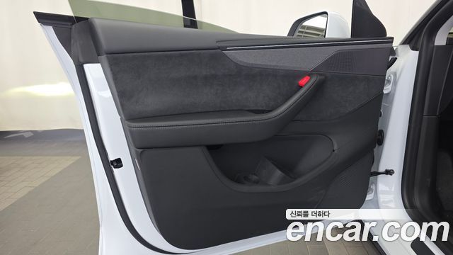 Tesla Model Y Long Range AWD 2025 — фото 24