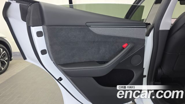 Tesla Model Y Long Range AWD 2025 — фото 25