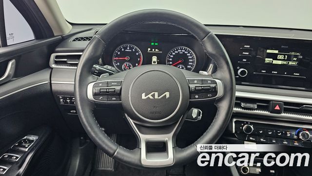 Kia K5 (III) 2.0 Trendy 2023 — фото 12