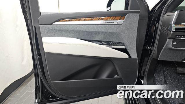 Cadillac Escalade (V) 6.2 ESV ESV Sports Platinum 2025 — фото 24