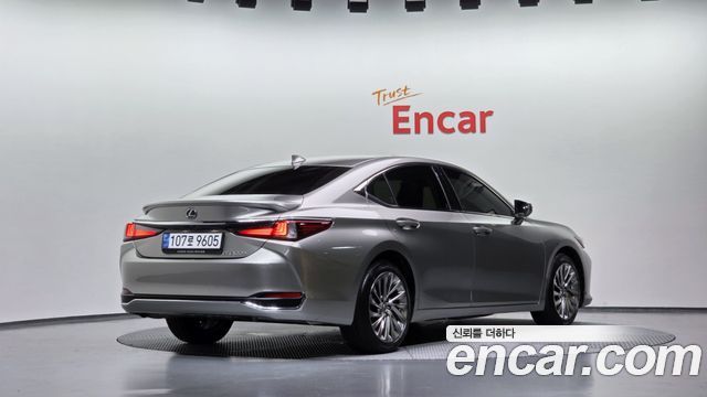 Lexus ES300h (VII) Luxury Plus 2024 — фото 2
