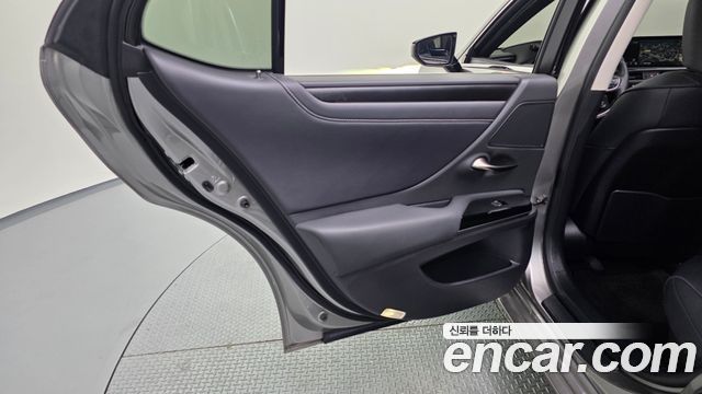 Lexus ES300h (VII) Luxury Plus 2024 — фото 25