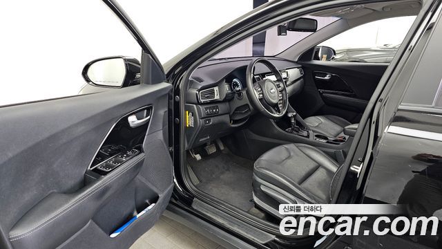Kia Niro Prestige 2018 — фото 10