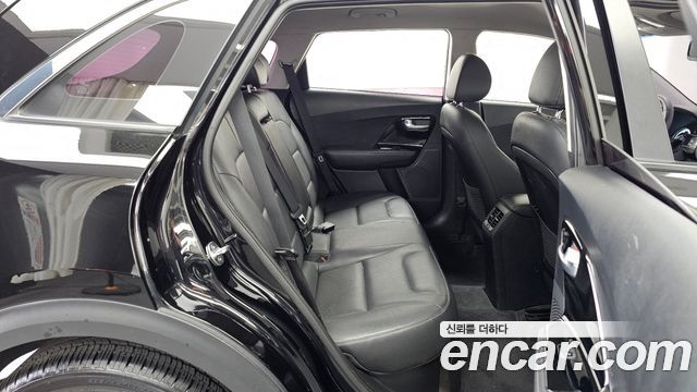 Kia Niro Prestige 2018 — фото 12