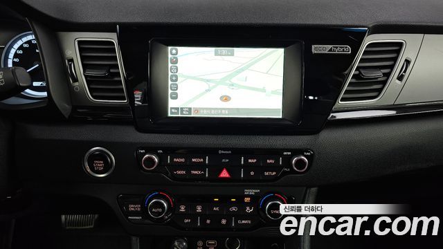 Kia Niro Prestige 2018 — фото 14