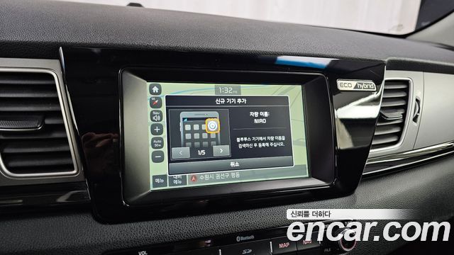 Kia Niro Prestige 2018 — фото 16