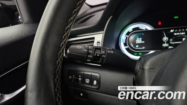 Kia Niro Prestige 2018 — фото 18