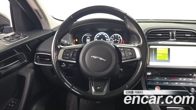 Jaguar F-PACE 35t R-Sport 2017 — фото 13