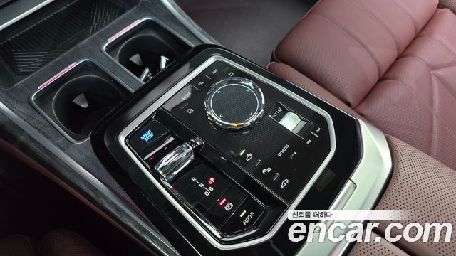 BMW i7 (G70) xDrive 60 M sport 2025 — фото 9