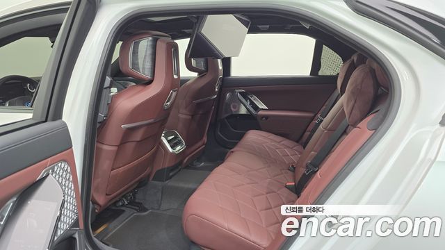 BMW i7 (G70) xDrive 60 M sport 2025 — фото 11