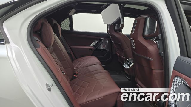 BMW i7 (G70) xDrive 60 M sport 2025 — фото 19