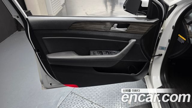 Hyundai Sonata (LF) 2.0 Smart 2015 — фото 24