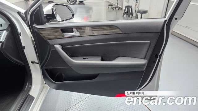 Hyundai Sonata (LF) 2.0 Smart 2015 — фото 25