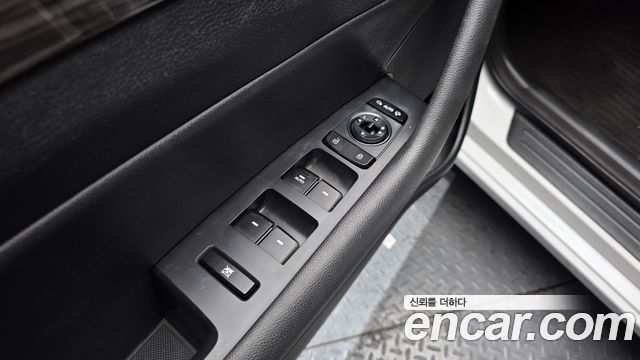 Hyundai Sonata (LF) 2.0 Smart 2015 — фото 30