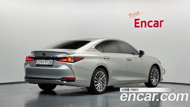 Lexus ES300h (VII) Limited 2019 — фото 2