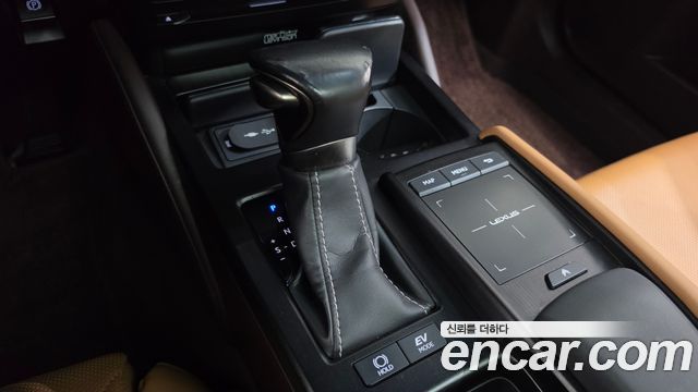 Lexus ES300h (VII) Limited 2019 — фото 9