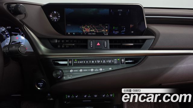 Lexus ES300h (VII) Limited 2019 — фото 12