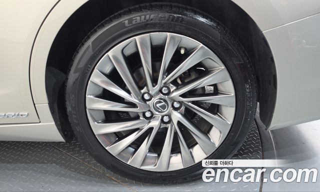 Lexus ES300h (VII) Limited 2019 — фото 21