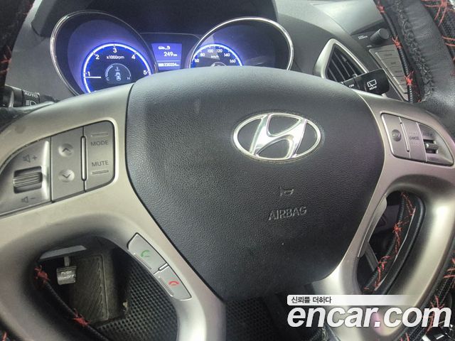 Hyundai Tucson ix Diesel 2WD LX20 Luxury 2013 — фото 9