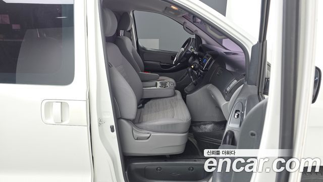 Hyundai Grand Starex Wagon 12-Seater Style 2018 — фото 11