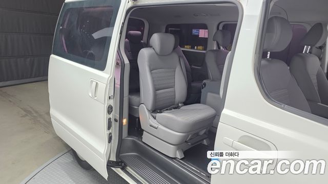 Hyundai Grand Starex Wagon 12-Seater Style 2018 — фото 12