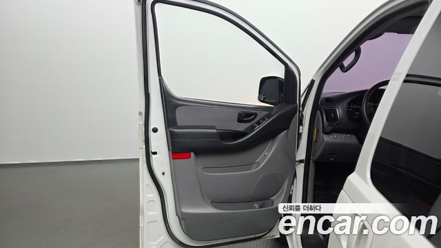 Hyundai Grand Starex Wagon 12-Seater Style 2018 — фото 24