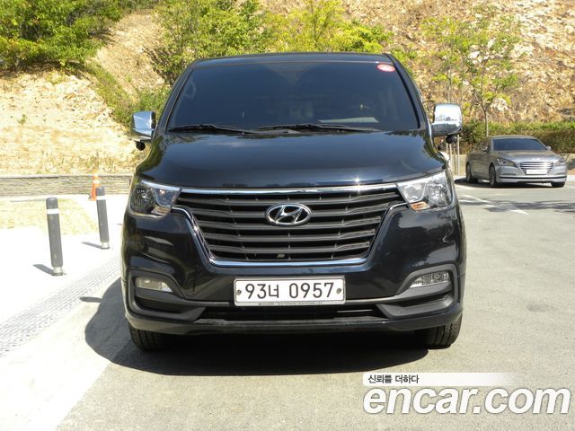 Hyundai Grand Starex Van 5-Seater Smart