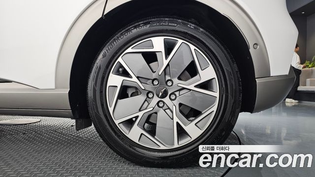 Genesis GV60 Standard AWD 2023 — фото 21
